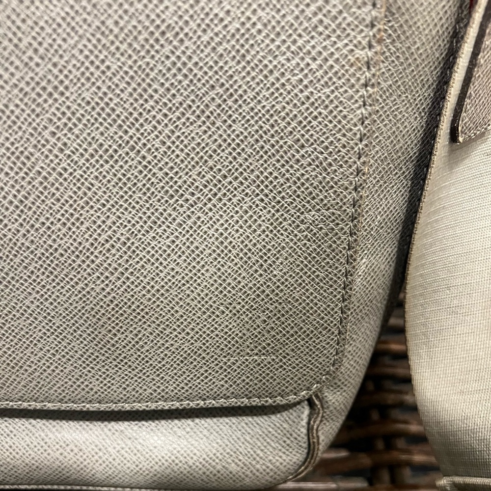 Louis Vuitton Taiga Milo Glacier Messenger Bag - Picture 4 of 16